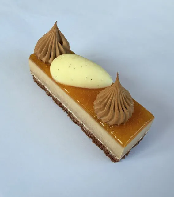 Caramel chocolade passie 9 cm x 21 stuks met Quenelle garnering